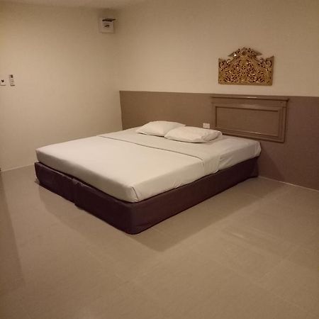 Tongpoon Hotel Bangkok Exterior foto