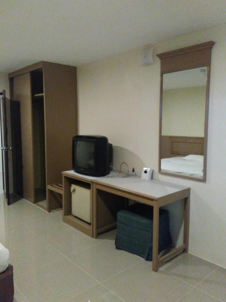 Tongpoon Hotel Bangkok Exterior foto