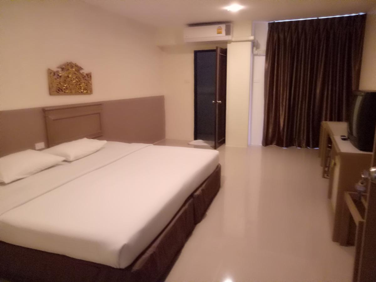Tongpoon Hotel Bangkok Exterior foto
